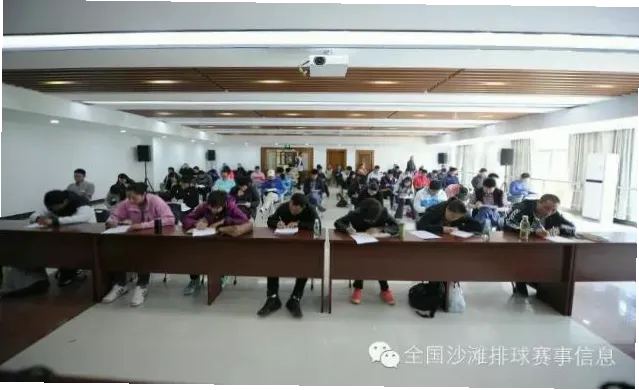 每年数千人申请，裁判如何攻克理论学习与争议判罚？